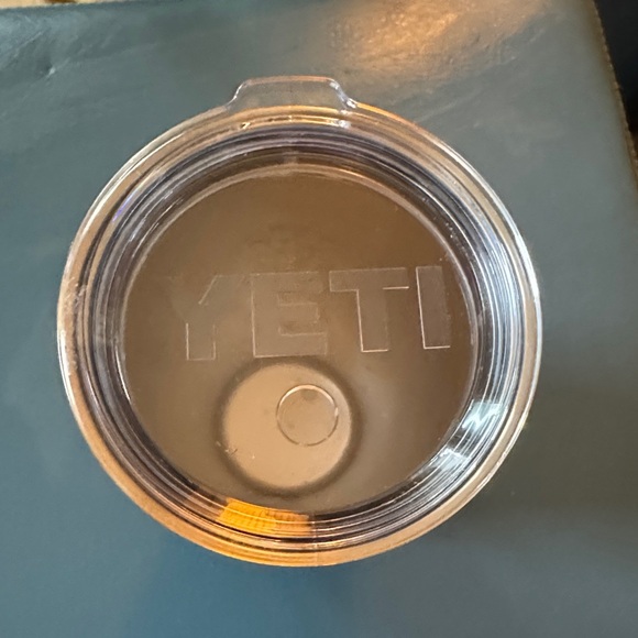 YETI Matte Grey Tumbler Skadden with straw top - Picture 2 of 5